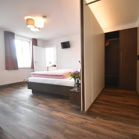 Zum Hirschen Hotel *